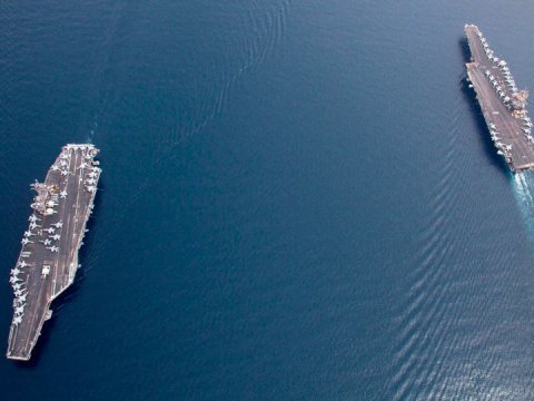 Britaniya gəmisinə hücum edildi