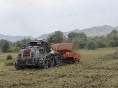 Minatəmizləmə əməliyyatlarına xüsusi zirehli ekskavatorlar cəlb olundu