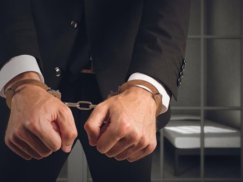 Həbsdə olan iş adamı məhkəmə zalından azadlığa buraxıldı