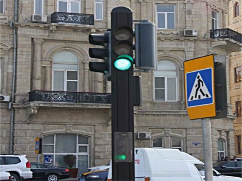 Qəza zamanı işıqfor sıradan çıxdı - VİDEO