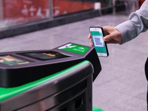 Metronun bütün stansiyalarında QR kodla ödəniş etmək olur?