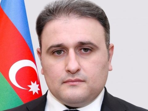 Yeni nazir aparat rəhbərini işdən ÇIXARDI