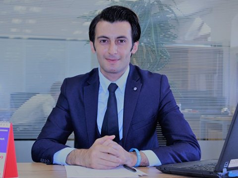 Yarım milyonluq mənimsəmədə ittiham olunan politoloqa 12 il cəza istənildi