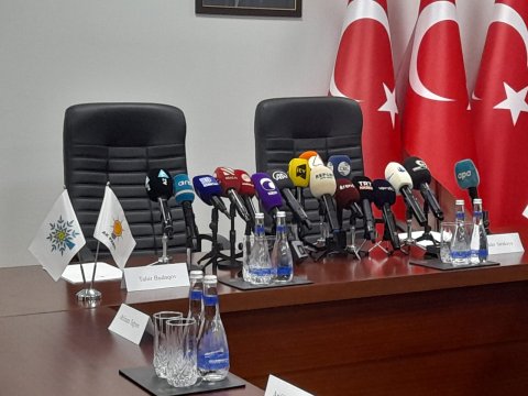 AKP sədrinin müavini Azərbaycanı təbrik etdi 