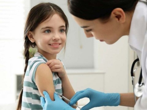 Prokurorluqdan uşaqlarına peyvənd vurdurmayan valideynlərə XƏBƏRDARLIQ