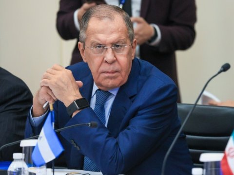 Lavrov onu çəkən fotoqrafa əsəbləşdi - VİDEO