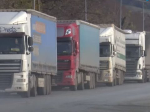Azərbaycan sərhədində 20 km tıxac yaranıb - VİDEO
