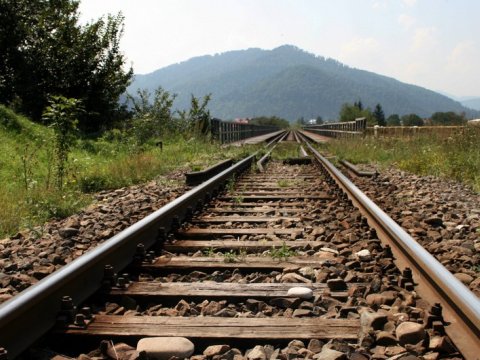 Zəlzələyə görə dəmir yollarında sürət ENDİRİLDİ 