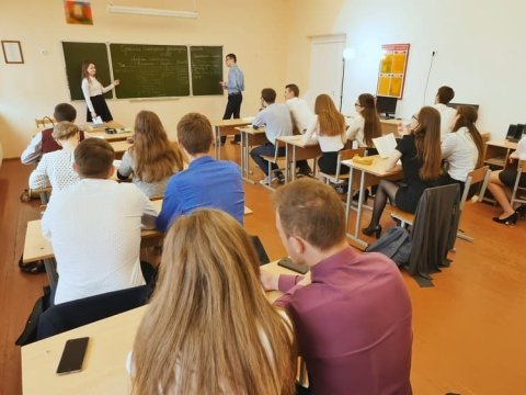 Şagird sinif yoldaşlarını GÜLLƏLƏDİ