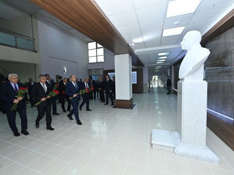 Universitetdə Heydər Əliyevin büstünün açılış oldu - FOTO