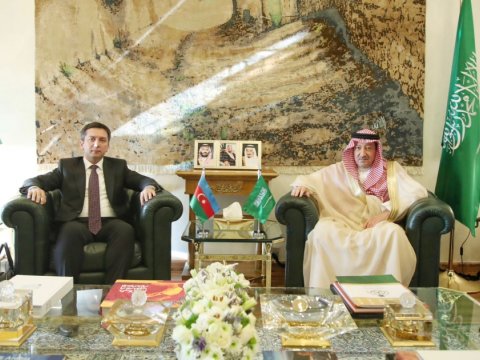 Nazir müavini həmkarı ilə sülhü müzakirə etdi