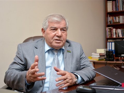 Təyyarədə eybəcər dildə danışmaq olmaz - Sabir Rüstəmxanlı