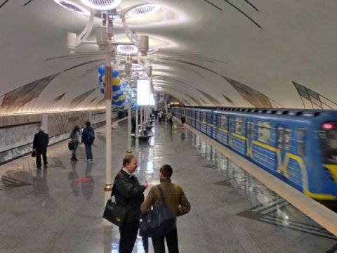 Kiyev metrosunun fəaliyyəti məhdudlaşır - Səbəb sığınacaqdır...