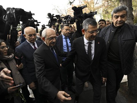 CHP-də sələf-xələf görüşü: Özel Kılıçdaroğluya baş çəkdi