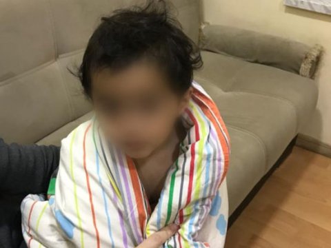 Anasının taksidə qoyub qaçdığı uşaq 3 yaş yarımlıqdır