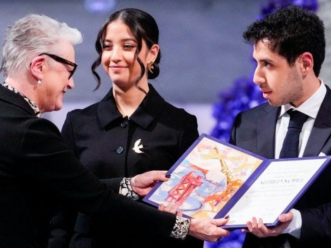 Nobel Sülh mükafatı Nərgiz Məhəmmadinin əkizlərinə təqdim edildi