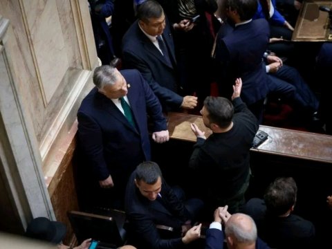 Zelenski və Orban arasında gərgin müzakirə - VİDEO