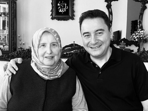 Babacandan anasının vəfatı ilə bağlı PAYLAŞIM