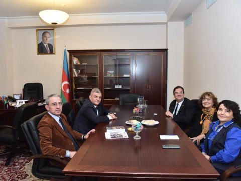 Komitə sədri görkəmli rumın şairəsi ilə görüşüb