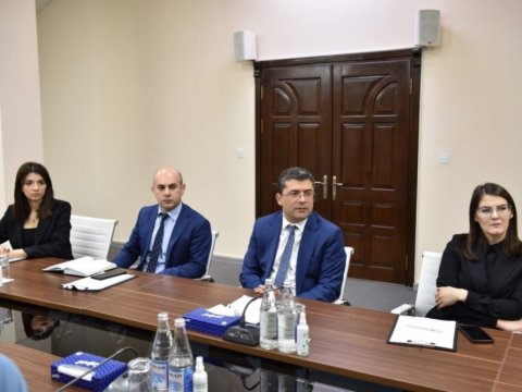 Əhməd İsmayılov mükafata layiq görülmüş şəxslərlə görüşdü - FOTO