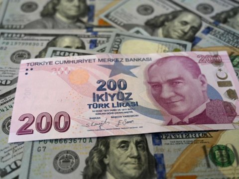 Türk lirəsi tarixdə ilk dəfə dollar qarşısında bu qədər ucuşlaşdı