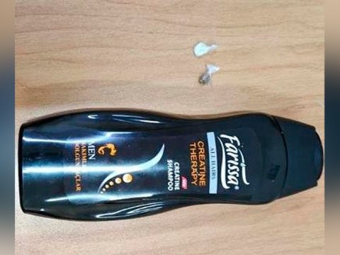 Həbsdə olan oğluna narkotik keçirmək istədi