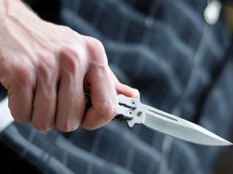 13 yaşlı uşaq bıçaqlandı