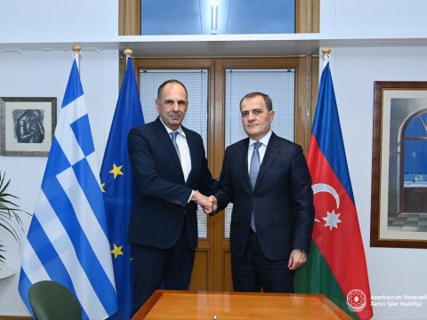 Nazir yunanıstanlı həmkarı ilə danışıqlar apardı 