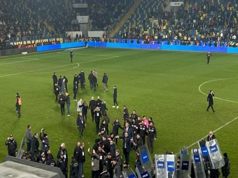 Türkiyə çempionatında hakim DÖYÜLDÜ
