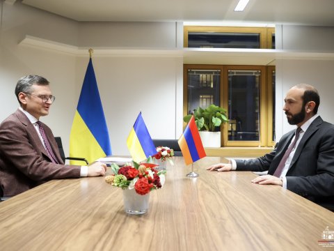 Mirzoyan Kuleba ilə müzakirələr apardı