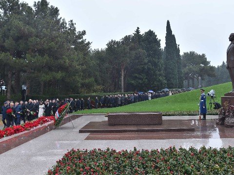 Agentliyin kollektivi Fəxri Xiyabanı ziyarət edib - FOTOLAR