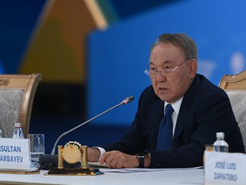 Nazarbayev uzun müddətdən sonra ictimaiyyət arasına çıxdı