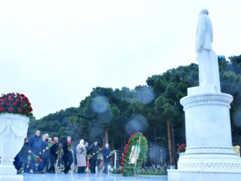 Abşeronda Heydər Əliyevin atirəsi ehtiramla yad edilib - FOTOLAR