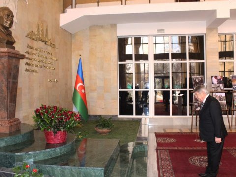 Heydər Əliyevin əziz xatirəsi dünyanın dörd bir yanında - FOTOLAR