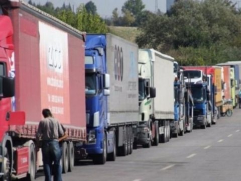 Gömrükdə gözləyən yük maşınların sayı AÇIQLANDI