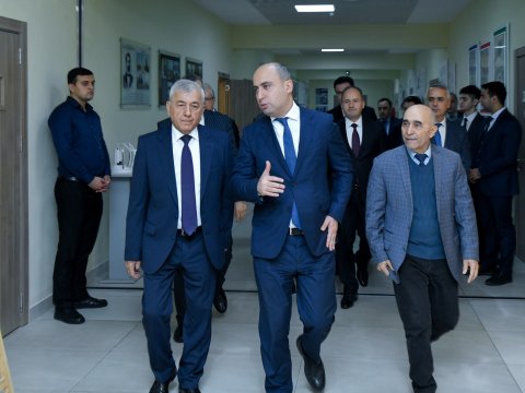 Nazir BMU-nun yeni tədris korpusu və laboratoriyaları ilə tanış olub - FOTO