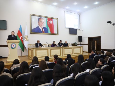 Tələbələr dövlət qulluğuna qəbulla bağlı məlumatlandırıldı - FOTO