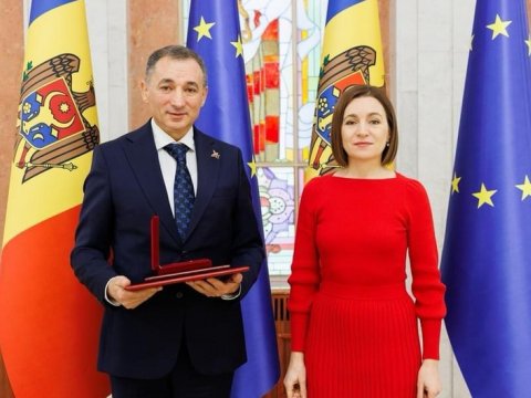 Sandu səfirimizi “Şərəf” ordeni ilə təltif etdi