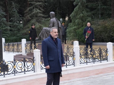 Hakan Fidan Ulu Öndərin məzarını ziyarət edib - FOTO