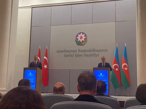 Hakan Fidan Ceyhun Bayramovla mətbuat konfransı keçirir