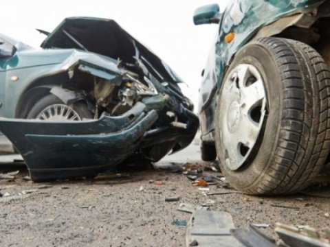 “Mercedes”lə “Niva” toqquşdu - 3 yaralı