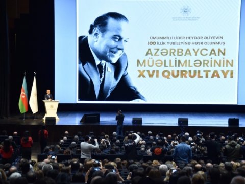 Müəllimlərin XVI qurultayı davam edir 