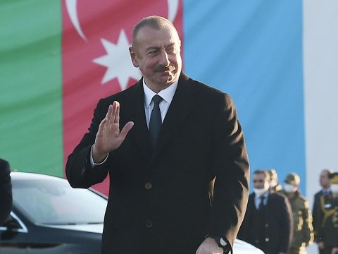 İham Əliyevin prezidentliyə namizədlik sənədləri MSK-ya təqdim edildi