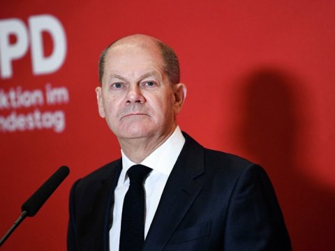 Almaniya kansleri koronavirusa YOLUXDU