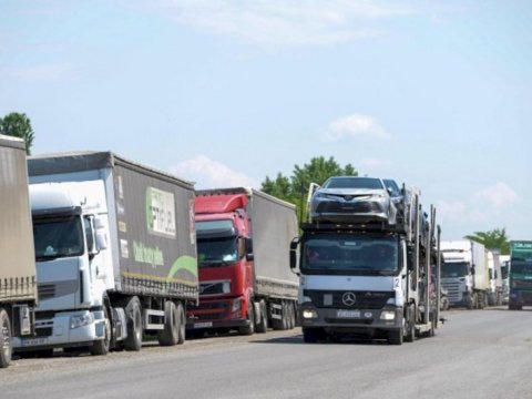 AYNA sərhəddə gözləyən maşınların sayını AÇIQLADI
