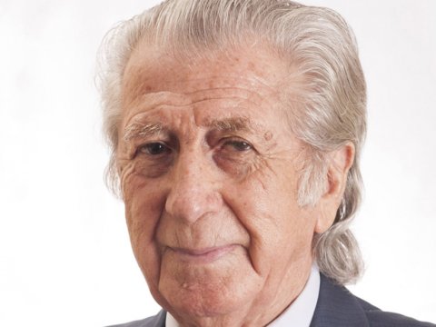 Xalq artisti səhnədə yıxıldı, əməliyyat olundu