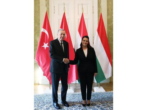 Ərdoğan Macarıstan Prezidenti ilə görüşdü