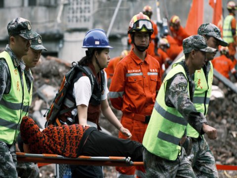 Çində güclü zəlzələ: 111 ölü, 236 yaralı - VİDEO