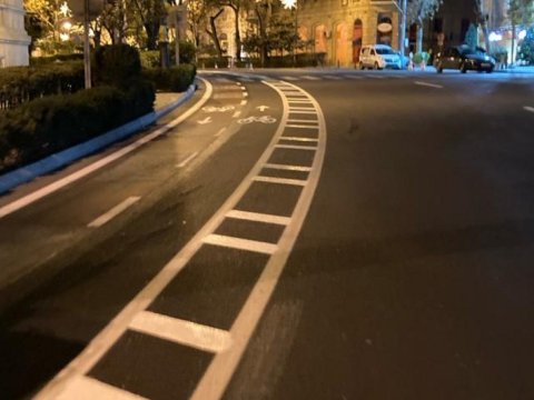 Bakıda yenilik: Mərkəzi küçələrdə velosiped yolları salınır - FOTO