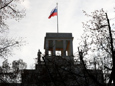 Rusiya səfirliyinə basqın edildi